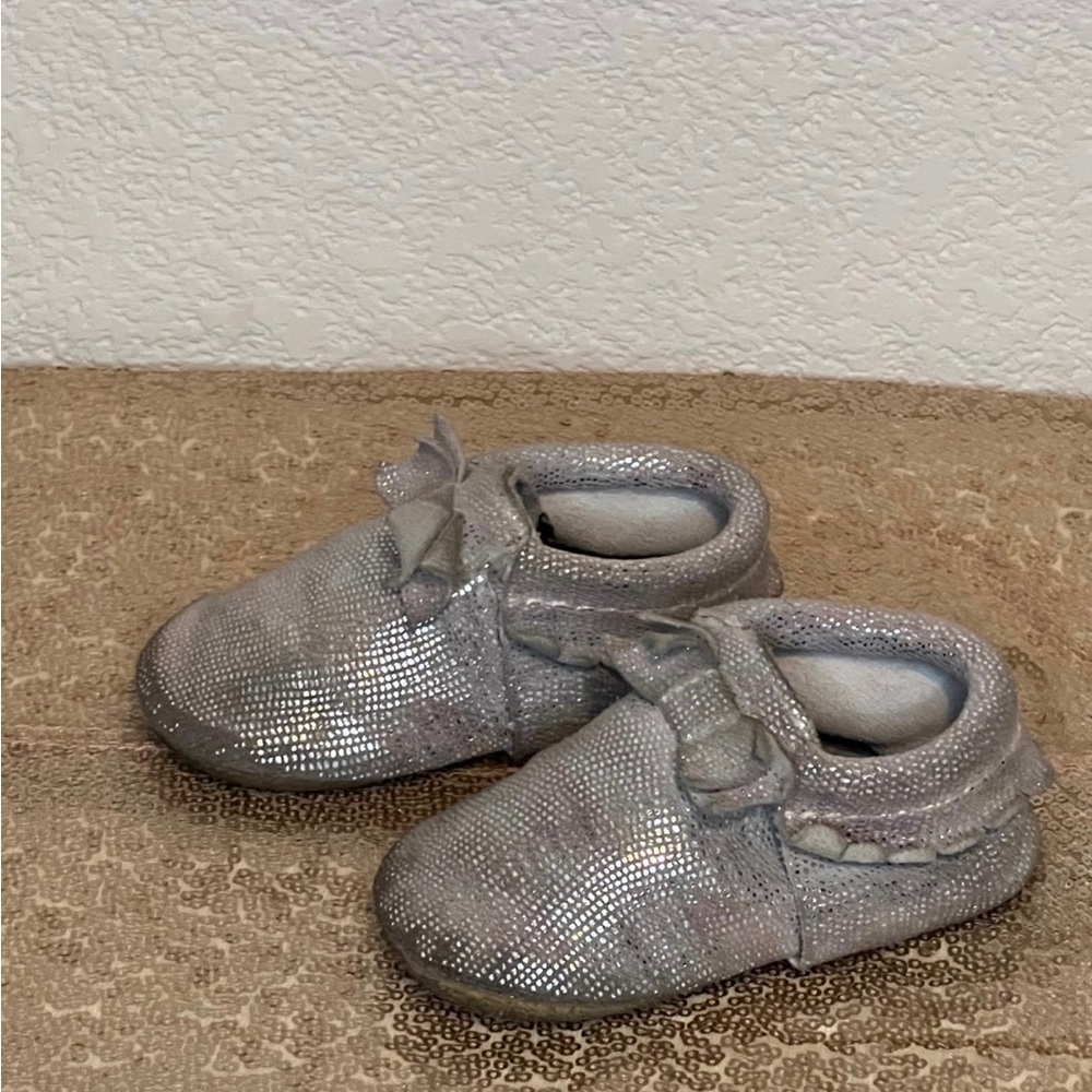 Freshly Picked cute silver metallic bow 4 - Picture 2 of 8